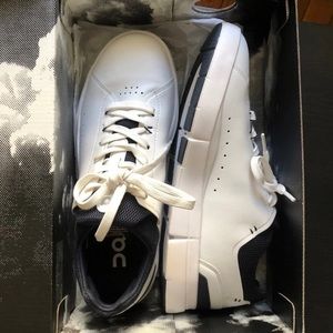 ON CLOUD The Roger Sneakers size 8.5